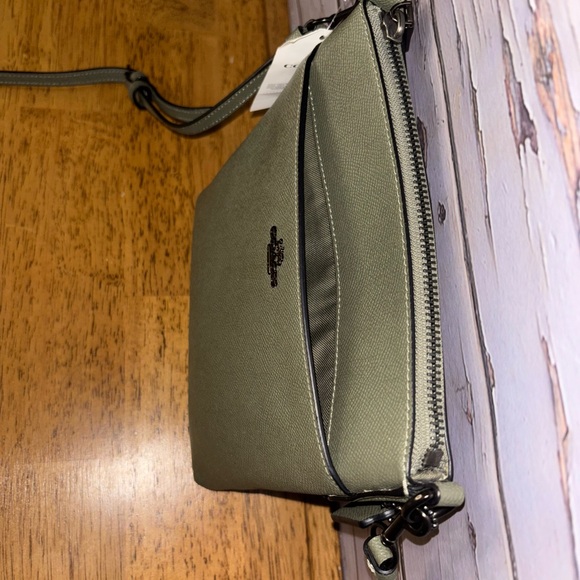 Coach Kitt messenger crossbody bag. - Picture 4 of 9